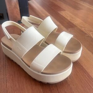 Reef Water Vista Higher Sandals in Cloud. Size 9